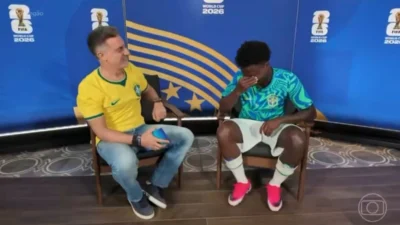 Vini Jr. se quiebra en TV al recordar su humilde infancia junto a su abuela