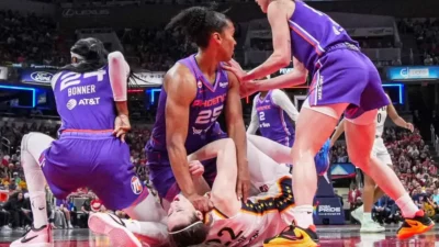 Caitlin Clark exige protección de la liga tras la flagrante de Alyssa Thomas Caitlin Clark exige protección de la liga tras la flagrante de Alyssa Thomas