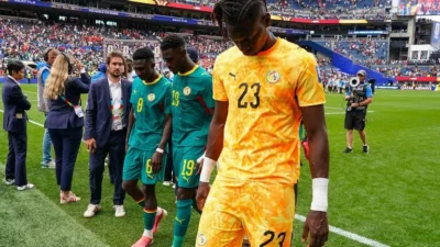 Pape Gueye renuncia a Senegal tras la eliminación y la hinchada exige la cabeza del DT
