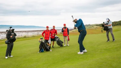 LeBron James muestra su evolución en el golf