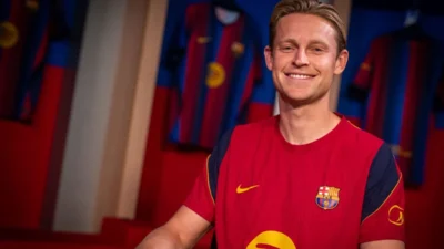 De Jong niega tensiones con Flick y denuncia “noticias falsas”